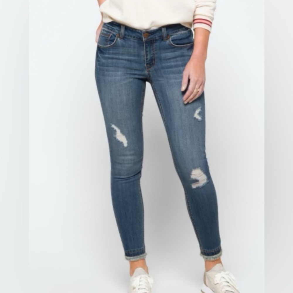 1822 Women's Distressed Skinny Stretch Blue Jeans size 8/29